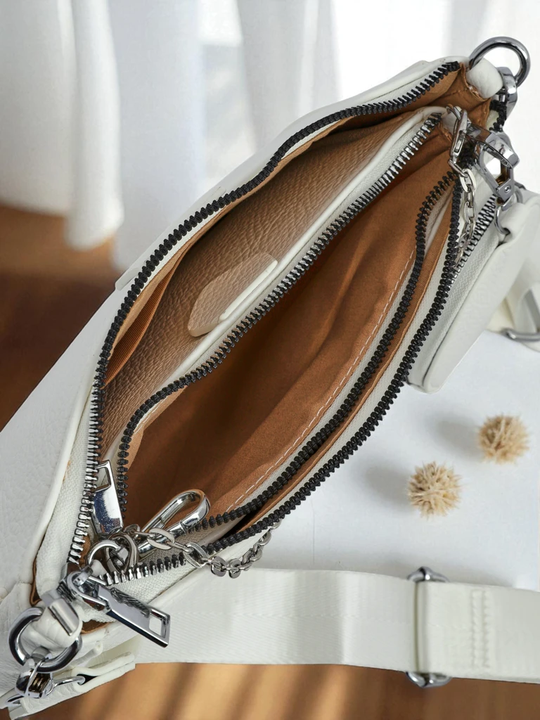 Aurelia Bianca – Majhna bela ženska torbica iz eko usnja z verižico