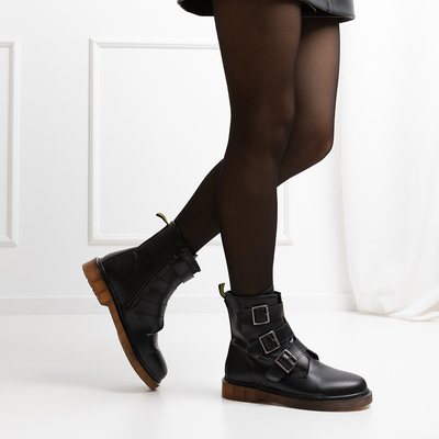 OUTLET Čierne dámske čižmy s prackami Delaras - Obuv