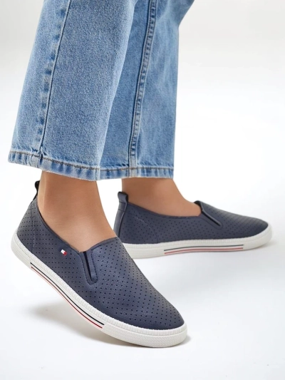 Royalfashion Dámske perforované slip-on topánky Vielles