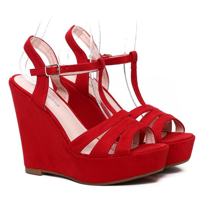 Czerwone sandały na koturnie - Obuwie