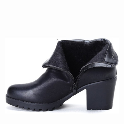 Czarne botki na słupku Rebecca- Obuwie