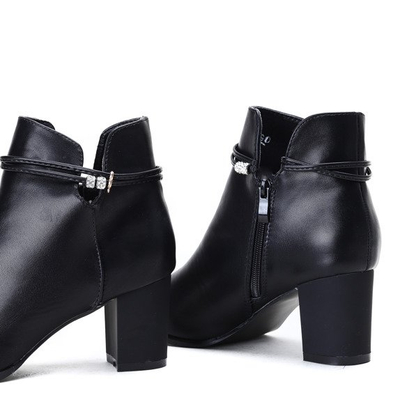 Czarne botki na słupku z eko-skóry Andele - Obuwie