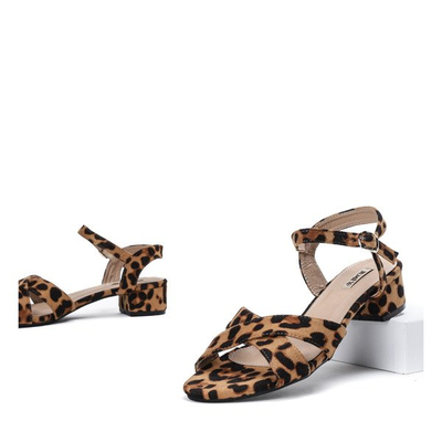 Hnedé sandále na nízkom podpätku Sana - Obuv