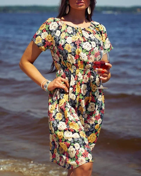 Royalfashion Dámske kvetinové mini šaty a'la hiszpanka v čiernej farbe