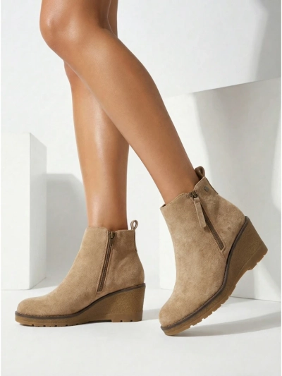 Ženski gležnarji s platformo Zarrico