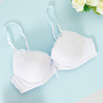 Biela vypchatá podprsenka s čipkou - Spodné prádlo