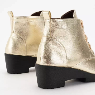 OUTLET Zlaté dámske šnurovacie ploché členkové čižmy Tivera - Obuv