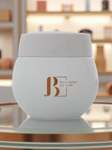 Luxelux White Bandage Vlažilna krema za okoli oči z retinolom