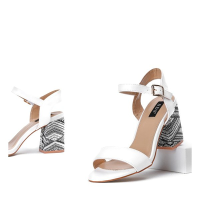 Białe sandały na ozdobnym obcasie Silvia - Obuwie