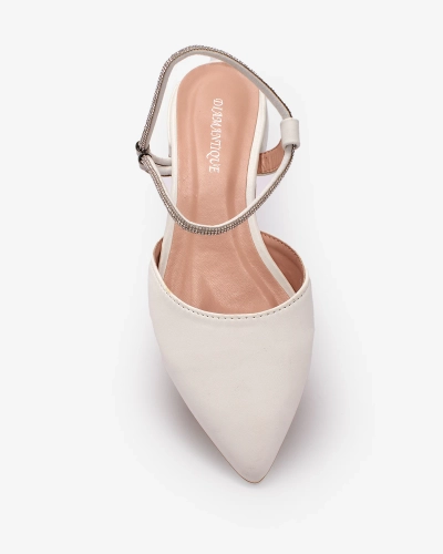 Royalfashion White Dámske sandále na plochom podpätku s ozdobnou lesklou podrážkou