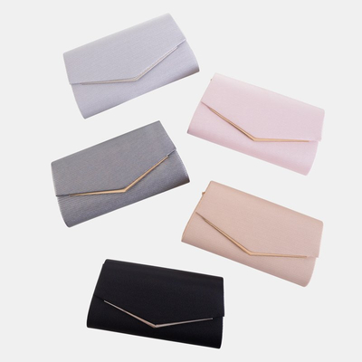 Béžová trblietavá spojková kabelka na retiazku - Kabelky