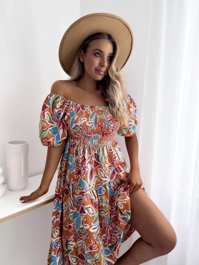 Oranžové krátke dámske šaty s odhalenými ramenami - Oblečenie