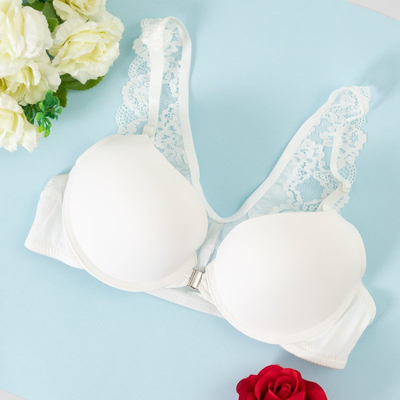 Dámska čipkovaná podprsenka z umelej kože - Spodná bielizeň