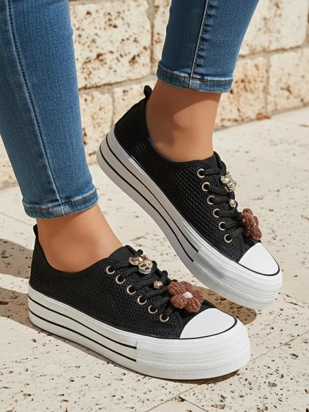 Royalfashion Dámske perforované tenisky s dekoráciami Osdo