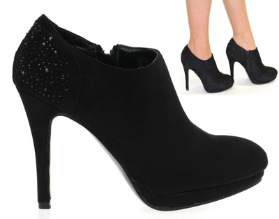 Czarne botki na słupku  - Obuwie