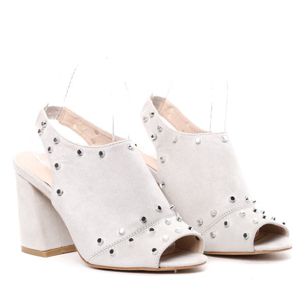 Szare sandały na wyższym słupku Berenika- Obuwie