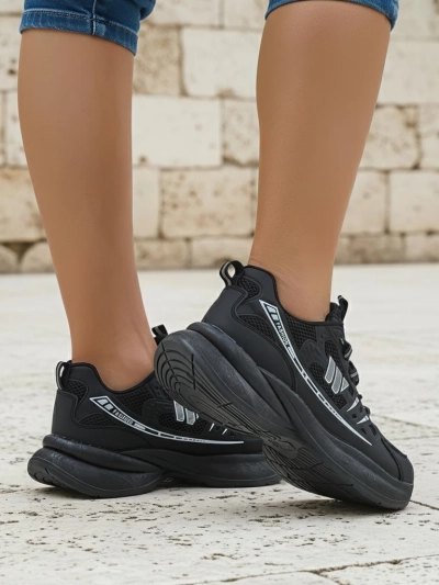 Ženski športni čevlji Royalfashion Hypatia črni s plosko peto 5 cm