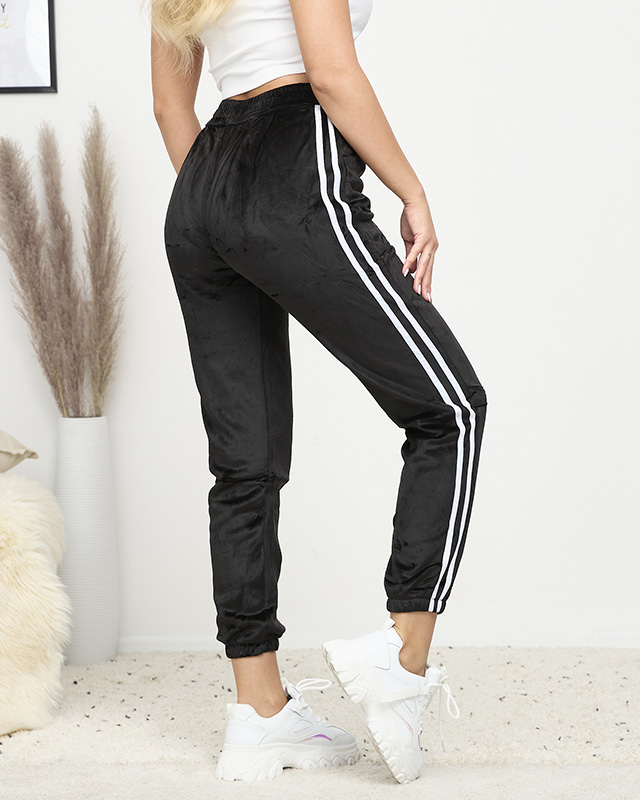 Čierne dámske zateplené velúrové tepláky s pruhmi - Oblečenie