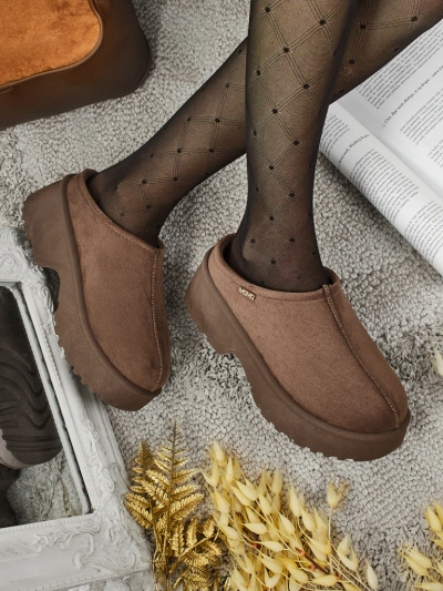 Kratki ženski škornji a'la za sneg s krznom Calindra