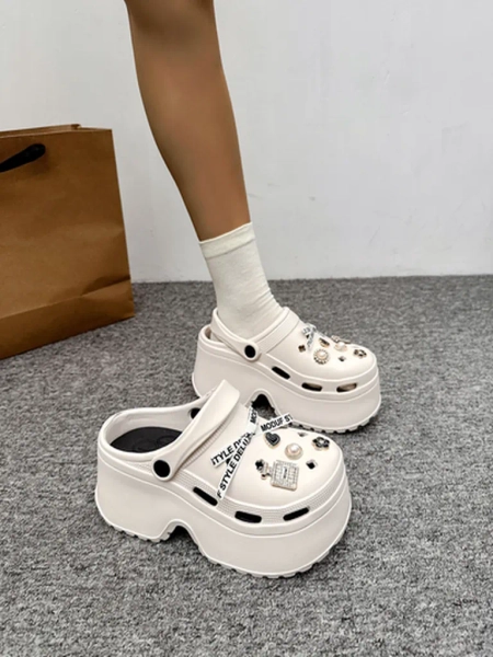 Royalfashion Dámske gumové sandále s dekoráciami Dellos