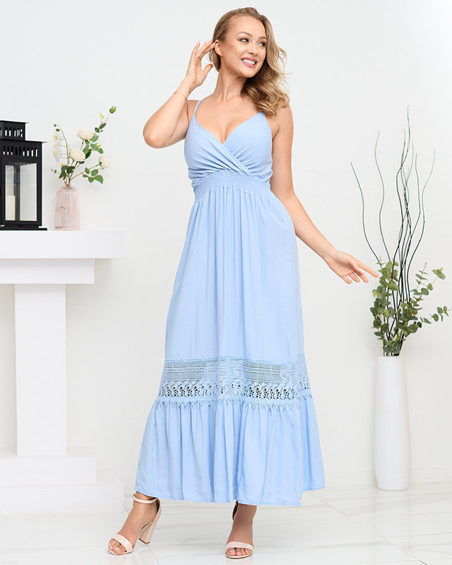 Dámske dlhé šaty s prelamovanou vsadkou v modrej farbe - Oblečenie
