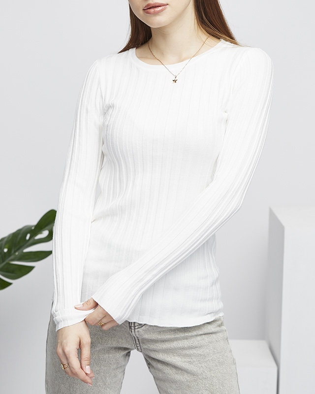 Dámsky sveter s okrúhlym výstrihom v bielej farbe - Oblečenie
