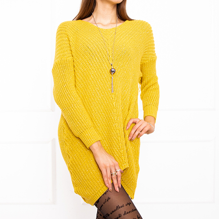 Dámsky žltý sveter s náhrdelníkom - Oblečenie