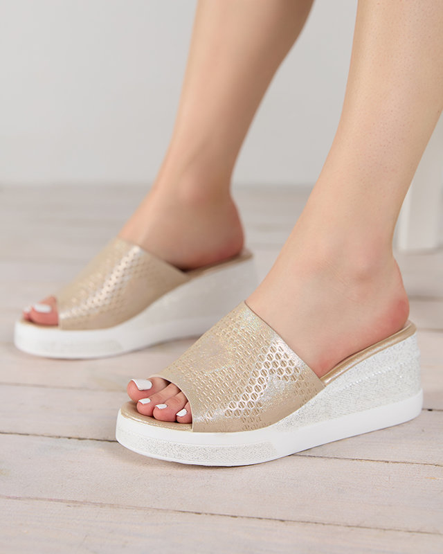 Lesklé dámske béžové papuče Amuki-Shoes