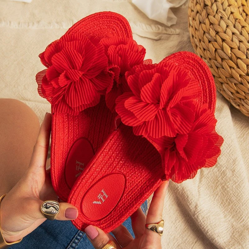 OUTLET Červené dámske papuče s kvetmi Pamelina - Obuv