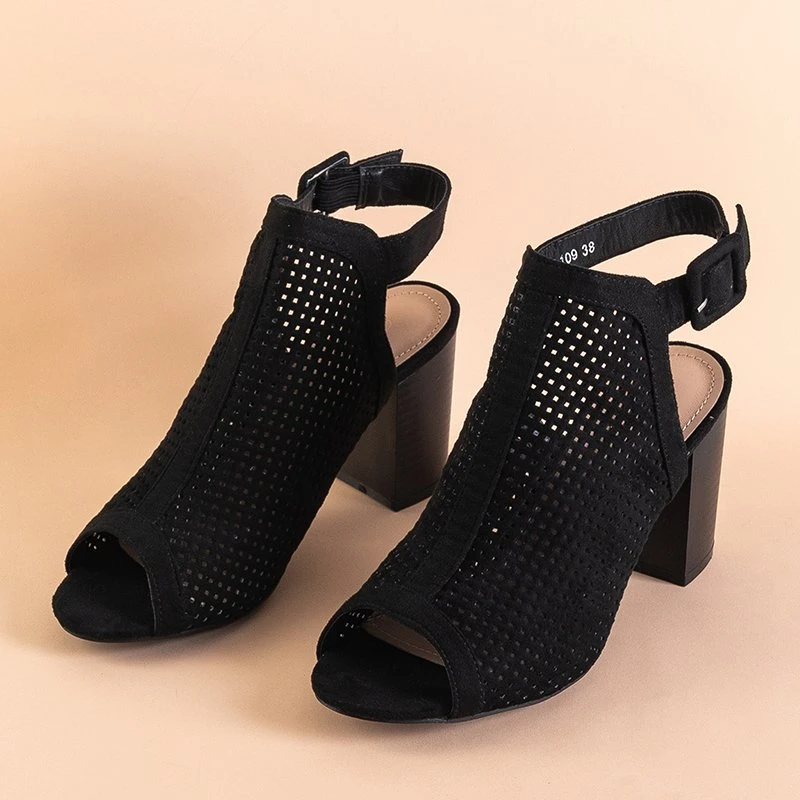 OUTLET Čierne dámske prelamované sandále na postave Zira - Footwear