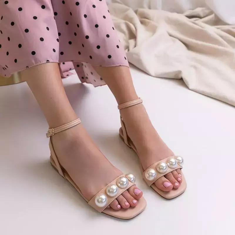 OUTLET Dámske béžové ploché sandále s perlami Lucyla - Obuv