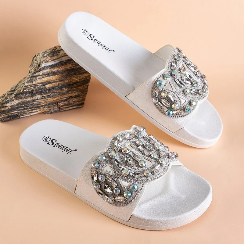 OUTLET Papuče z bielej gumy s ozdobami Masandra - Obuv