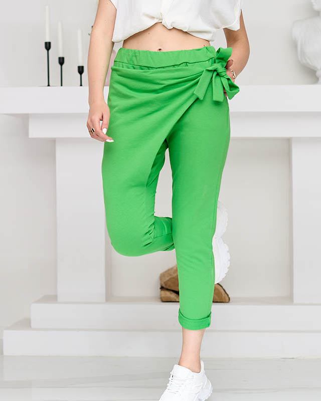 Zelené dámske tepláky s riasením a viazaním - Oblečenie