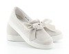 Białe sportowe buty wiązane wstążką - Obuwie