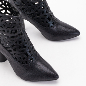 Čierne dámske čižmy s výrezmi na vyššom stĺpiku značky Olik - Footwear