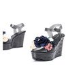 Čierne klinové sandále zdobené kvetmi Nerweta - Obuv