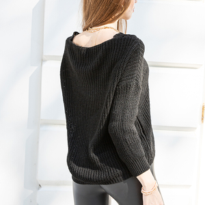 Čierny dámsky sveter s čipkou - Oblečenie