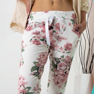 Dámske biele nohavice s ružovým kvetinovým vzorom - Oblečenie