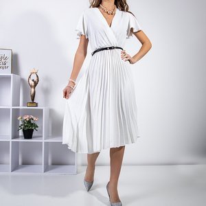 Dámske biele skladané šaty s opaskom - Oblečenie