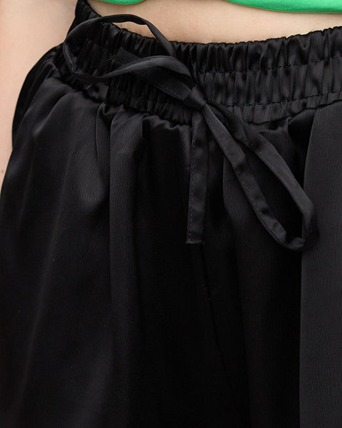 Dámske čierne saténové šortky s vreckami - oblečenie