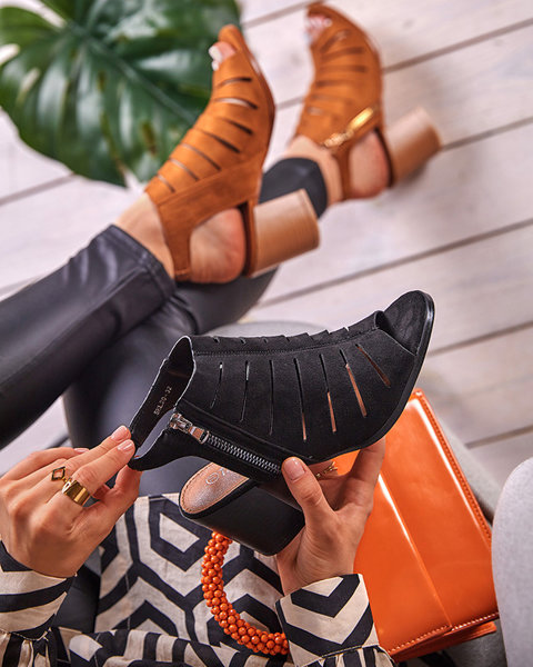 Dámske sandále s výrezmi čiernej farby Athief- Footwear