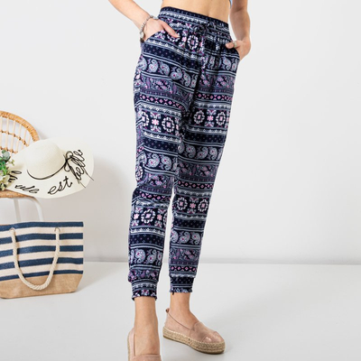 Dámske tmavomodré látkové nohavice so vzormi PLUS SIZE - Oblečenie