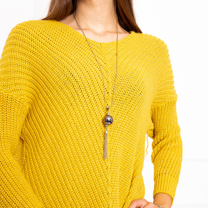 Dámsky žltý sveter s náhrdelníkom - Oblečenie
