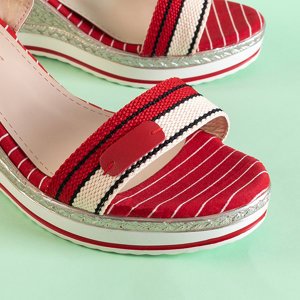 Klinové sandále s červeným pásikom Carlota - Obuv