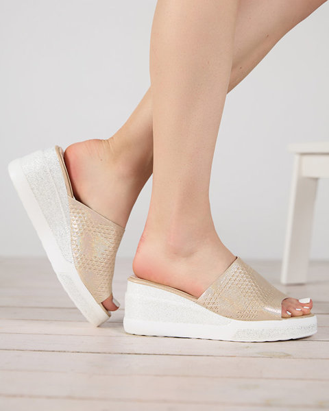 Lesklé dámske béžové papuče Amuki-Shoes