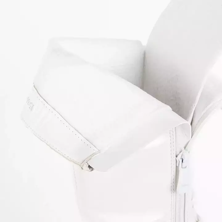 OUTLET Biele šnurovacie lakované čižmy Tristessa - Obuv