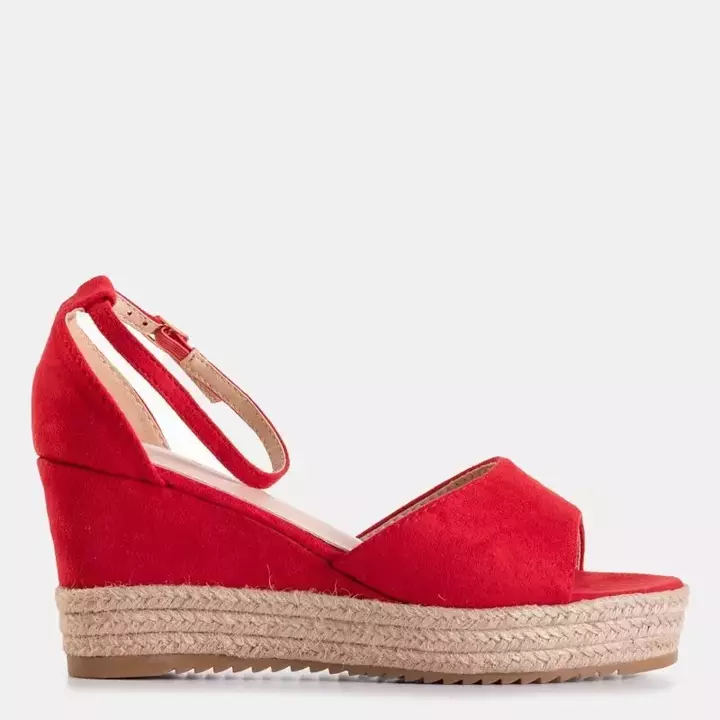 OUTLET Červené dámske sandále na kline Salome - Obuv