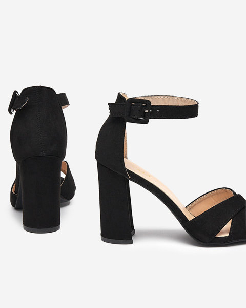 OUTLET Čierne dámske sandále na stĺpiku Lexyra - Obuv