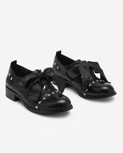 OUTLET Čierne dámske topánky s ozdobnými tryskami Finorie - Obuv
