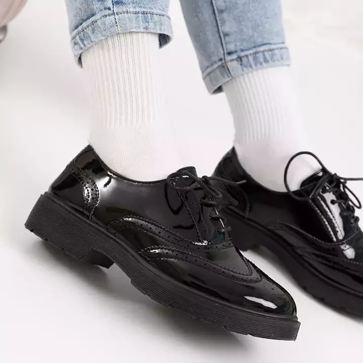 OUTLET Čierne lakované oxfordské topánky pre ženy Jogya- Obuv